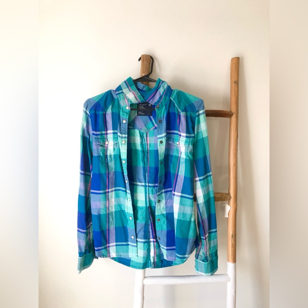Blue/green plaid button up with pearl snaps. MEDIUM